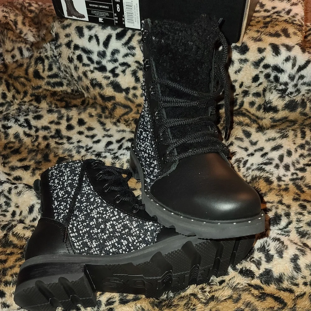 Sorel Boots - Picture 14 of 16